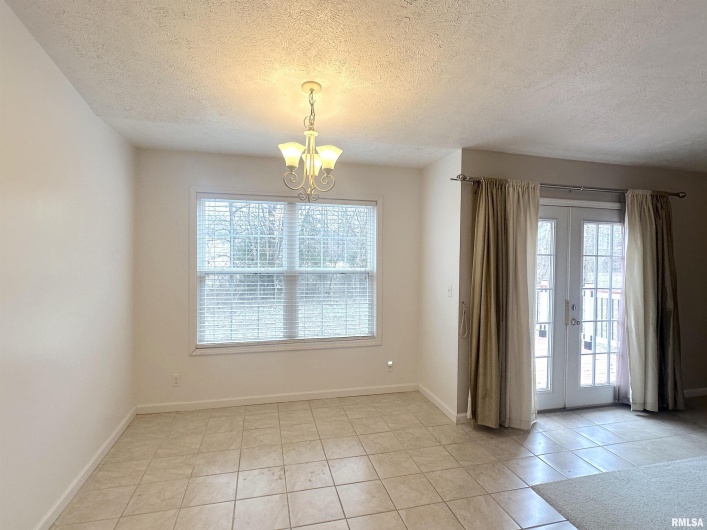 2020 Creekwood Drive, Carbondale, Illinois 62901, 3 Bedrooms Bedrooms, 0 ,2 BathroomsBathrooms,Residential,For Sale,Creekwood,0,RMAEB459203