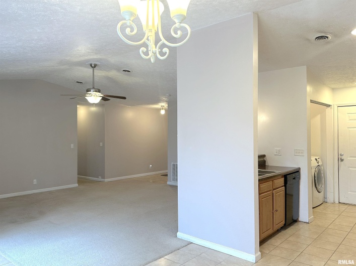 2020 Creekwood Drive, Carbondale, Illinois 62901, 3 Bedrooms Bedrooms, 0 ,2 BathroomsBathrooms,Residential,For Sale,Creekwood,0,RMAEB459203