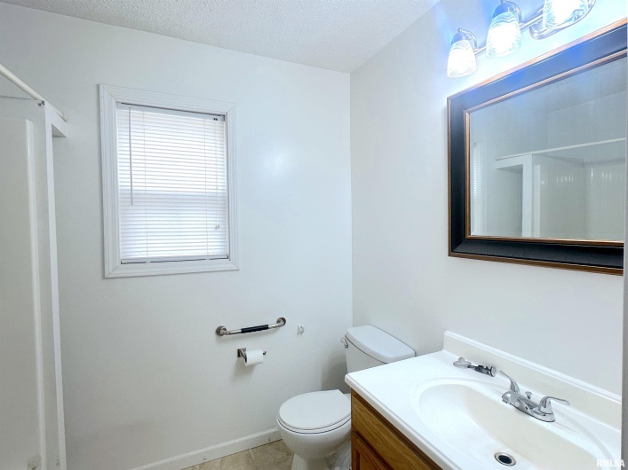 2020 Creekwood Drive, Carbondale, Illinois 62901, 3 Bedrooms Bedrooms, 0 ,2 BathroomsBathrooms,Residential,For Sale,Creekwood,0,RMAEB459203
