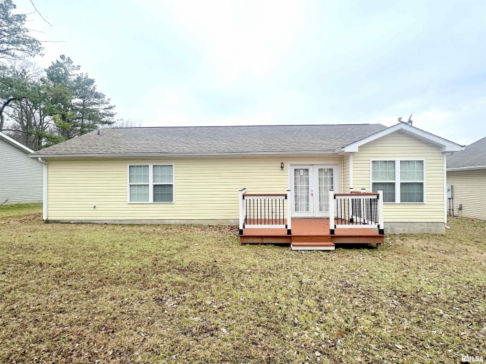 2020 Creekwood Drive, Carbondale, Illinois 62901, 3 Bedrooms Bedrooms, 0 ,2 BathroomsBathrooms,Residential,For Sale,Creekwood,0,RMAEB459203