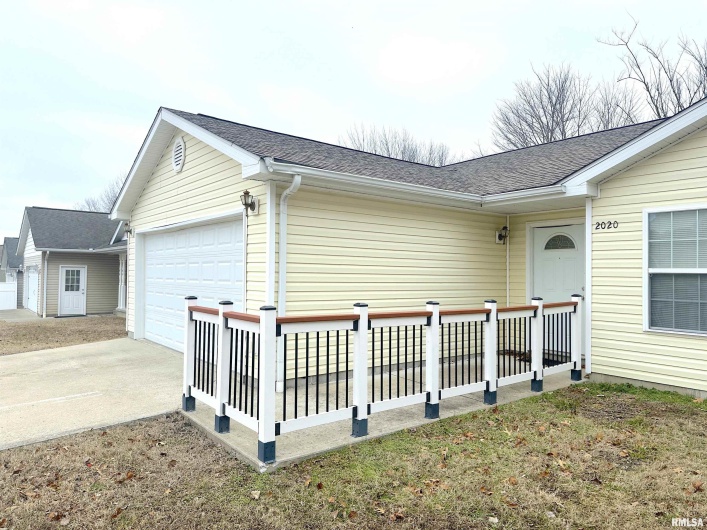 2020 Creekwood Drive, Carbondale, Illinois 62901, 3 Bedrooms Bedrooms, 0 ,2 BathroomsBathrooms,Residential,For Sale,Creekwood,0,RMAEB459203