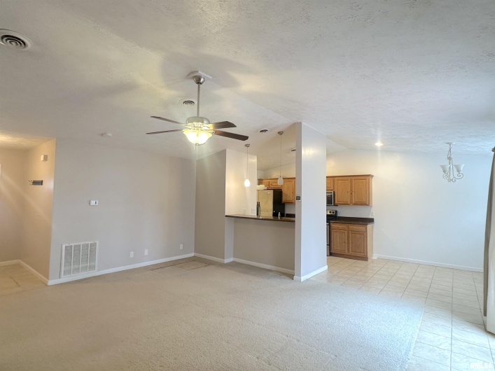 2020 Creekwood Drive, Carbondale, Illinois 62901, 3 Bedrooms Bedrooms, 0 ,2 BathroomsBathrooms,Residential,For Sale,Creekwood,0,RMAEB459203