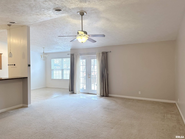 2020 Creekwood Drive, Carbondale, Illinois 62901, 3 Bedrooms Bedrooms, 0 ,2 BathroomsBathrooms,Residential,For Sale,Creekwood,0,RMAEB459203