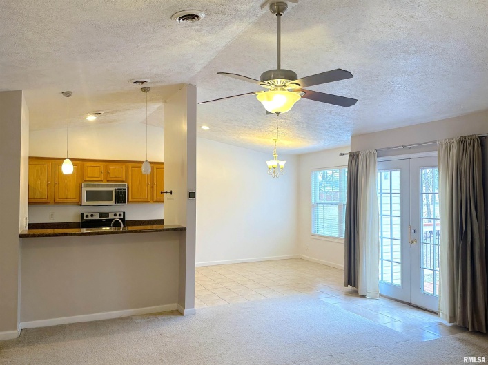 2020 Creekwood Drive, Carbondale, Illinois 62901, 3 Bedrooms Bedrooms, 0 ,2 BathroomsBathrooms,Residential,For Sale,Creekwood,0,RMAEB459203