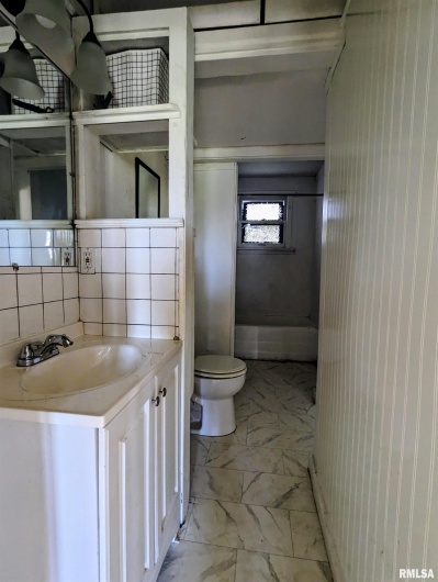 420 13TH Street, Herrin, Illinois 62948, 2 Bedrooms Bedrooms, 0 ,1 BathroomBathrooms,Residential,For Sale,13TH,0,RMAEB459204