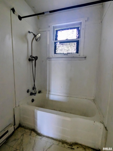 420 13TH Street, Herrin, Illinois 62948, 2 Bedrooms Bedrooms, 0 ,1 BathroomBathrooms,Residential,For Sale,13TH,0,RMAEB459204