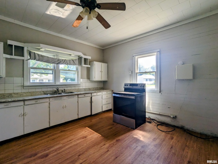 420 13TH Street, Herrin, Illinois 62948, 2 Bedrooms Bedrooms, 0 ,1 BathroomBathrooms,Residential,For Sale,13TH,0,RMAEB459204