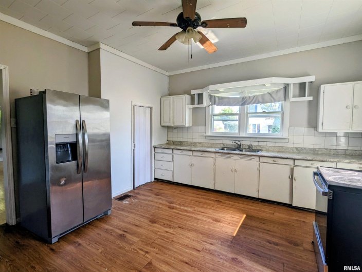 420 13TH Street, Herrin, Illinois 62948, 2 Bedrooms Bedrooms, 0 ,1 BathroomBathrooms,Residential,For Sale,13TH,0,RMAEB459204
