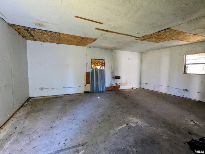 420 13TH Street, Herrin, Illinois 62948, 2 Bedrooms Bedrooms, 0 ,1 BathroomBathrooms,Residential,For Sale,13TH,0,RMAEB459204