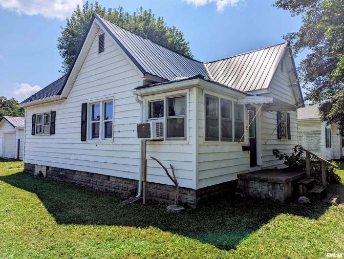 420 13TH Street, Herrin, Illinois 62948, 2 Bedrooms Bedrooms, 0 ,1 BathroomBathrooms,Residential,For Sale,13TH,0,RMAEB459204
