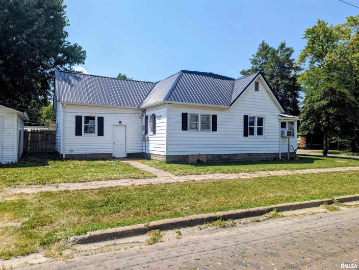 420 13TH Street, Herrin, Illinois 62948, 2 Bedrooms Bedrooms, 0 ,1 BathroomBathrooms,Residential,For Sale,13TH,0,RMAEB459204