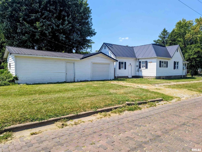 420 13TH Street, Herrin, Illinois 62948, 2 Bedrooms Bedrooms, 0 ,1 BathroomBathrooms,Residential,For Sale,13TH,0,RMAEB459204
