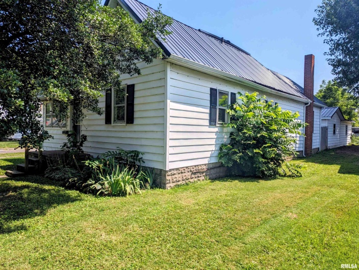 420 13TH Street, Herrin, Illinois 62948, 2 Bedrooms Bedrooms, 0 ,1 BathroomBathrooms,Residential,For Sale,13TH,0,RMAEB459204