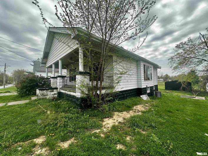 111 WALKER Street, Galatia, Illinois 62935, 2 Bedrooms Bedrooms, 0 ,1 BathroomBathrooms,Residential,For Sale,WALKER,0,RMAQC4266250