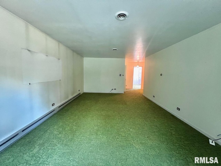 21 Spring Arbor Drive, Carbondale, Illinois 62901, 3 Bedrooms Bedrooms, 0 ,2 BathroomsBathrooms,Residential,For Sale,Spring Arbor,0,RMAEB459217