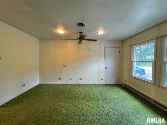 21 Spring Arbor Drive, Carbondale, Illinois 62901, 3 Bedrooms Bedrooms, 0 ,2 BathroomsBathrooms,Residential,For Sale,Spring Arbor,0,RMAEB459217
