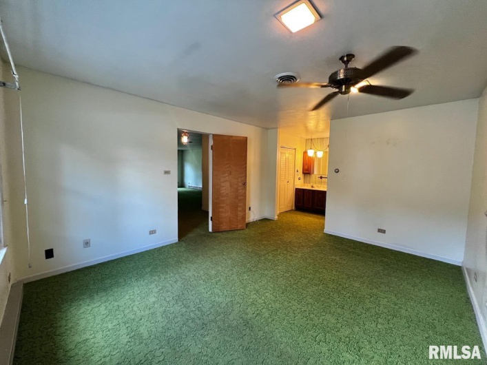 21 Spring Arbor Drive, Carbondale, Illinois 62901, 3 Bedrooms Bedrooms, 0 ,2 BathroomsBathrooms,Residential,For Sale,Spring Arbor,0,RMAEB459217