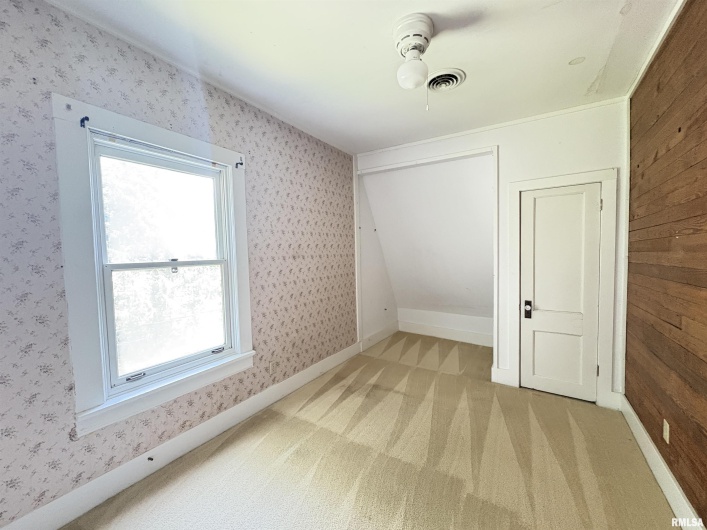 400 OAKLAND Avenue, Carbondale, Illinois 62901, 4 Bedrooms Bedrooms, 0 ,1 BathroomBathrooms,Residential,For Sale,OAKLAND,0,RMAEB459220