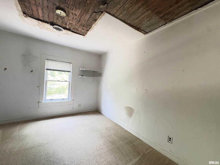 400 OAKLAND Avenue, Carbondale, Illinois 62901, 4 Bedrooms Bedrooms, 0 ,1 BathroomBathrooms,Residential,For Sale,OAKLAND,0,RMAEB459220