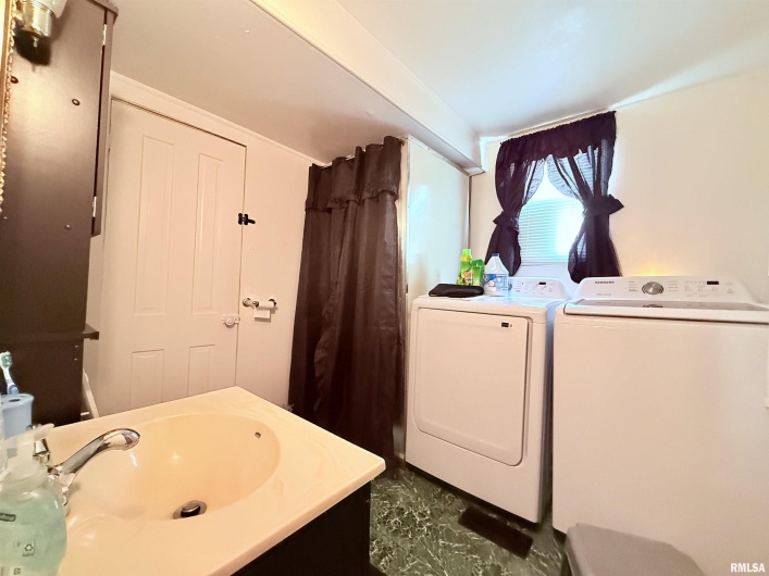 103 BALTIMORE Street, Ridgway, Illinois 62979-1076, 2 Bedrooms Bedrooms, 0 ,1 BathroomBathrooms,Residential,For Sale,BALTIMORE,0,RMAEB459222
