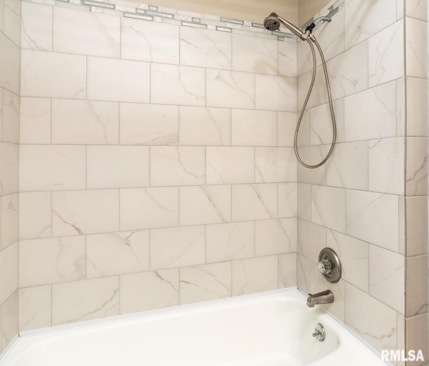 39 Butternut Hill Drive, Carbondale, Illinois 62903, 5 Bedrooms Bedrooms, 0 ,3 BathroomsBathrooms,Residential,For Sale,Butternut Hill,0,RMAEB459221