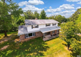 39 Butternut Hill Drive, Carbondale, Illinois 62903, 5 Bedrooms Bedrooms, 0 ,3 BathroomsBathrooms,Residential,For Sale,Butternut Hill,0,RMAEB459221