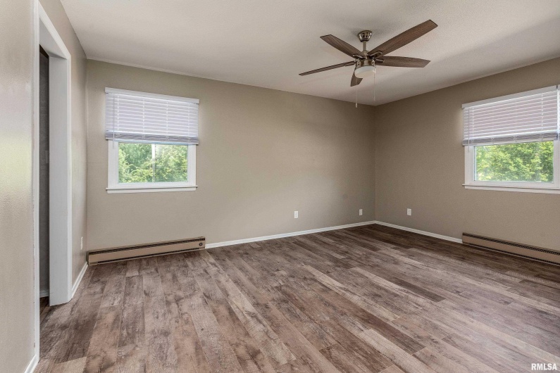 39 Butternut Hill Drive, Carbondale, Illinois 62903, 5 Bedrooms Bedrooms, 0 ,3 BathroomsBathrooms,Residential,For Sale,Butternut Hill,0,RMAEB459221