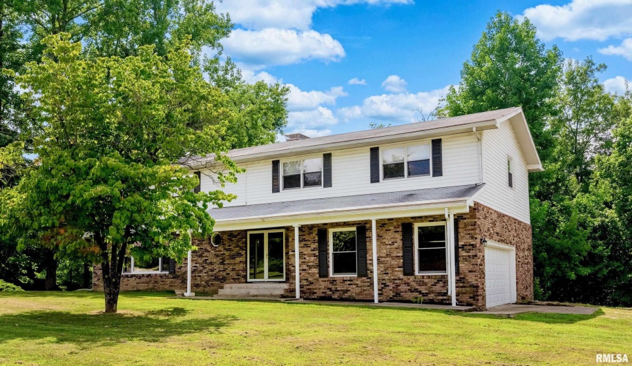 39 Butternut Hill Drive, Carbondale, Illinois 62903, 5 Bedrooms Bedrooms, 0 ,3 BathroomsBathrooms,Residential,For Sale,Butternut Hill,0,RMAEB459221