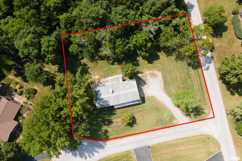 39 Butternut Hill Drive, Carbondale, Illinois 62903, 5 Bedrooms Bedrooms, 0 ,3 BathroomsBathrooms,Residential,For Sale,Butternut Hill,0,RMAEB459221