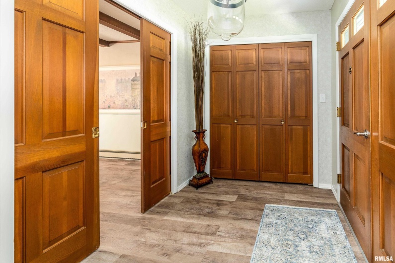 39 Butternut Hill Drive, Carbondale, Illinois 62903, 5 Bedrooms Bedrooms, 0 ,3 BathroomsBathrooms,Residential,For Sale,Butternut Hill,0,RMAEB459221