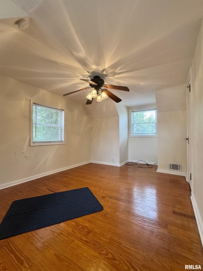 215 JACKSON Street, Harrisburg, Illinois 62946, 3 Bedrooms Bedrooms, 0 ,1 BathroomBathrooms,Residential,For Sale,JACKSON,0,RMAEB458799