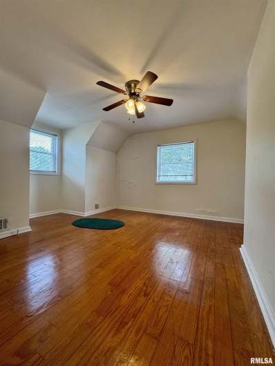 215 JACKSON Street, Harrisburg, Illinois 62946, 3 Bedrooms Bedrooms, 0 ,1 BathroomBathrooms,Residential,For Sale,JACKSON,0,RMAEB458799