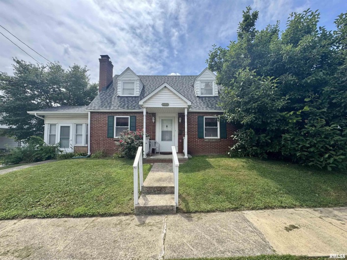 215 JACKSON Street, Harrisburg, Illinois 62946, 3 Bedrooms Bedrooms, 0 ,1 BathroomBathrooms,Residential,For Sale,JACKSON,0,RMAEB458799