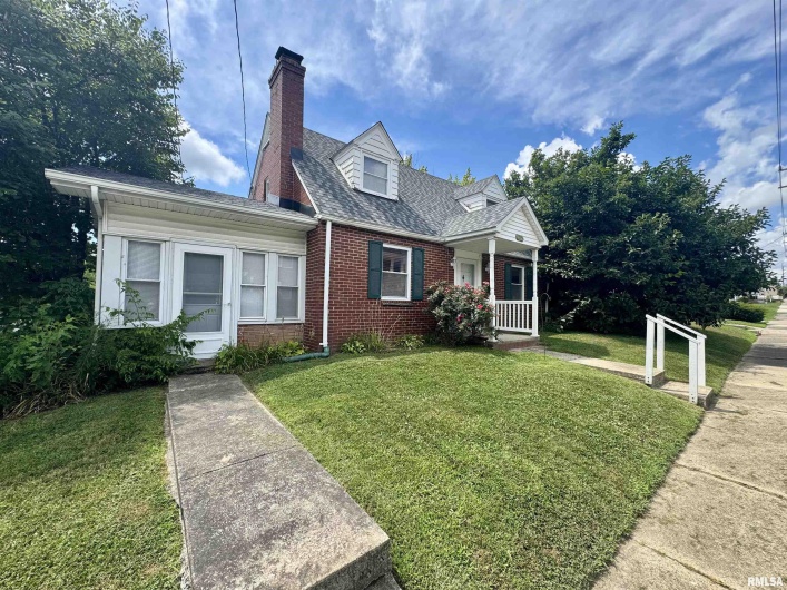 215 JACKSON Street, Harrisburg, Illinois 62946, 3 Bedrooms Bedrooms, 0 ,1 BathroomBathrooms,Residential,For Sale,JACKSON,0,RMAEB458799