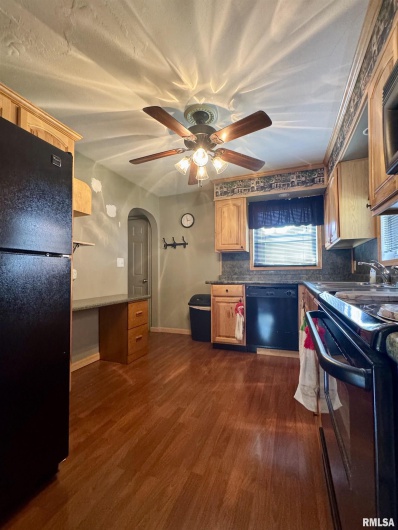 215 JACKSON Street, Harrisburg, Illinois 62946, 3 Bedrooms Bedrooms, 0 ,1 BathroomBathrooms,Residential,For Sale,JACKSON,0,RMAEB458799