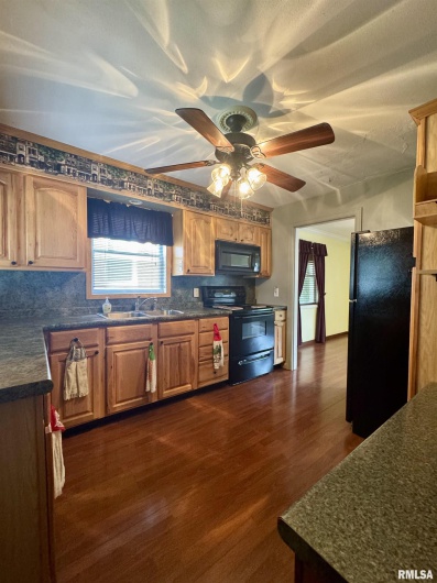 215 JACKSON Street, Harrisburg, Illinois 62946, 3 Bedrooms Bedrooms, 0 ,1 BathroomBathrooms,Residential,For Sale,JACKSON,0,RMAEB458799