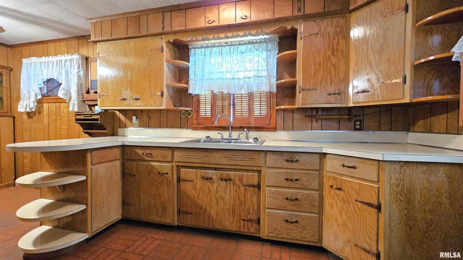 110 7TH Street, Johnston City, Illinois 62951, 2 Bedrooms Bedrooms, 0 ,1 BathroomBathrooms,Residential,For Sale,7TH,0,RMAEB459226
