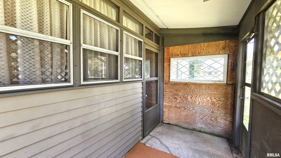 110 7TH Street, Johnston City, Illinois 62951, 2 Bedrooms Bedrooms, 0 ,1 BathroomBathrooms,Residential,For Sale,7TH,0,RMAEB459226