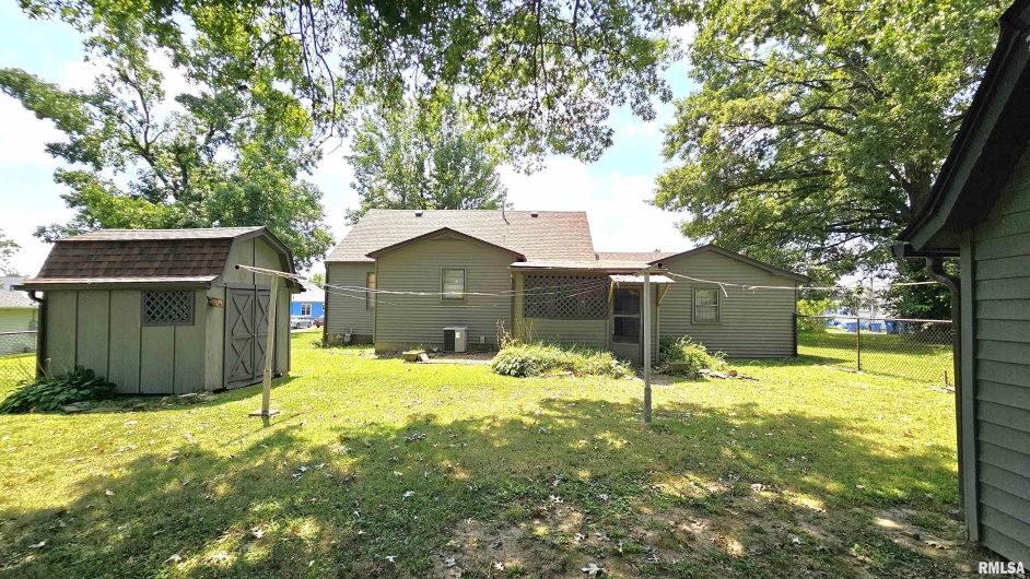 110 7TH Street, Johnston City, Illinois 62951, 2 Bedrooms Bedrooms, 0 ,1 BathroomBathrooms,Residential,For Sale,7TH,0,RMAEB459226