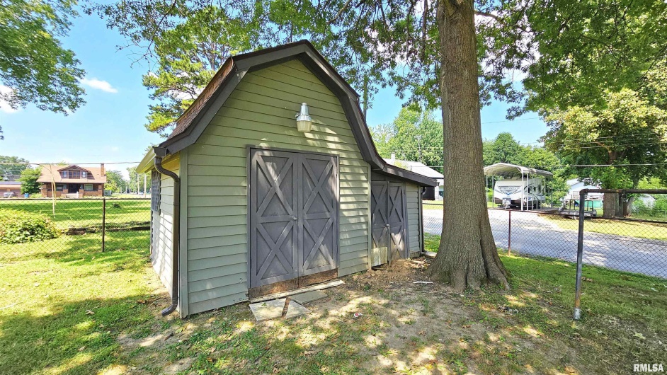 110 7TH Street, Johnston City, Illinois 62951, 2 Bedrooms Bedrooms, 0 ,1 BathroomBathrooms,Residential,For Sale,7TH,0,RMAEB459226