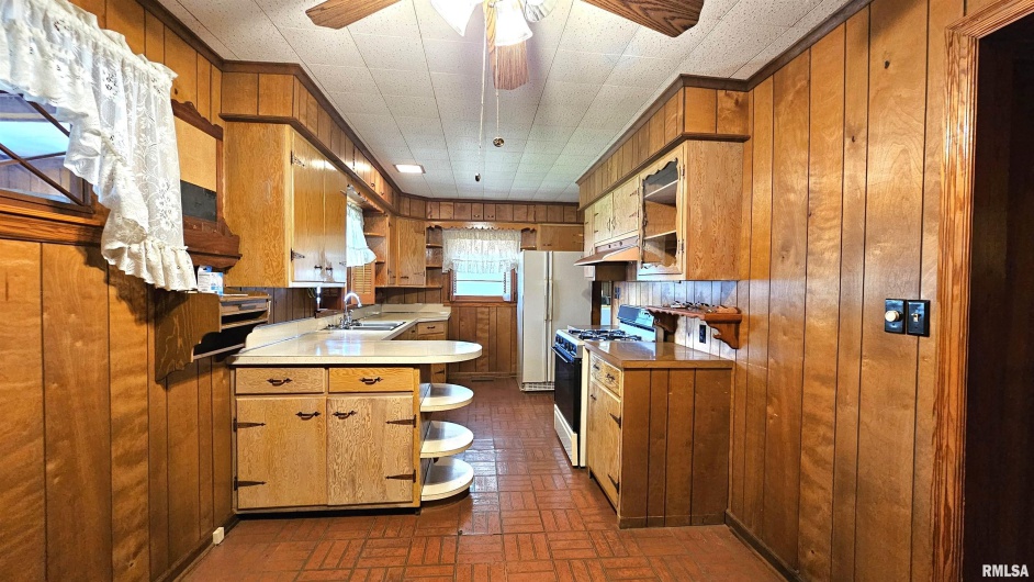 110 7TH Street, Johnston City, Illinois 62951, 2 Bedrooms Bedrooms, 0 ,1 BathroomBathrooms,Residential,For Sale,7TH,0,RMAEB459226