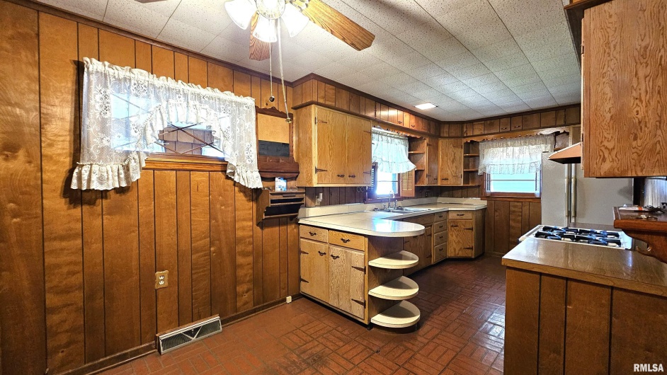 110 7TH Street, Johnston City, Illinois 62951, 2 Bedrooms Bedrooms, 0 ,1 BathroomBathrooms,Residential,For Sale,7TH,0,RMAEB459226
