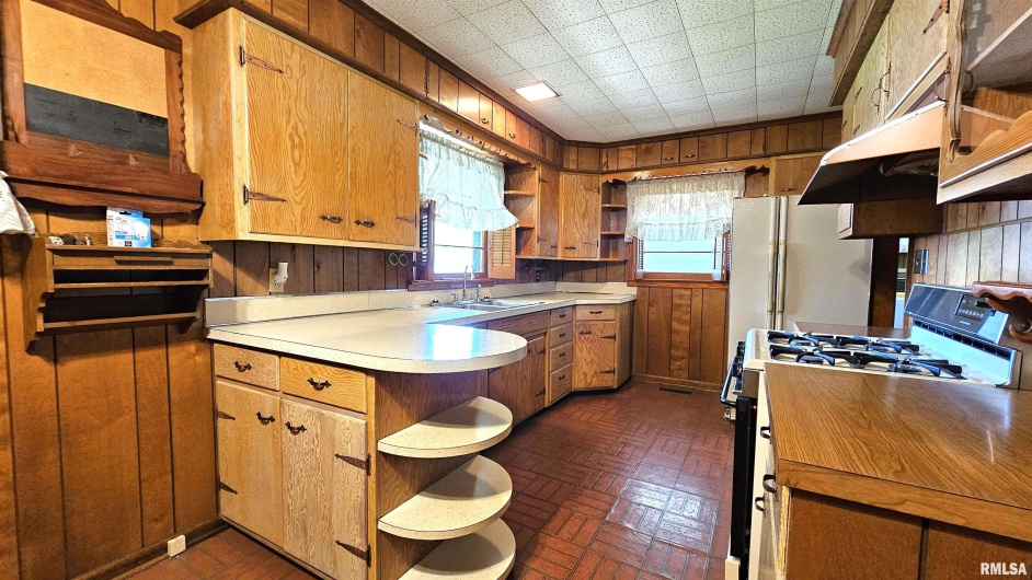 110 7TH Street, Johnston City, Illinois 62951, 2 Bedrooms Bedrooms, 0 ,1 BathroomBathrooms,Residential,For Sale,7TH,0,RMAEB459226