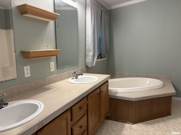 2545 Body Barn Road, Anna, Illinois 62906, 3 Bedrooms Bedrooms, 0 ,2 BathroomsBathrooms,Residential,For Sale,Body Barn,0,RMAEB459227