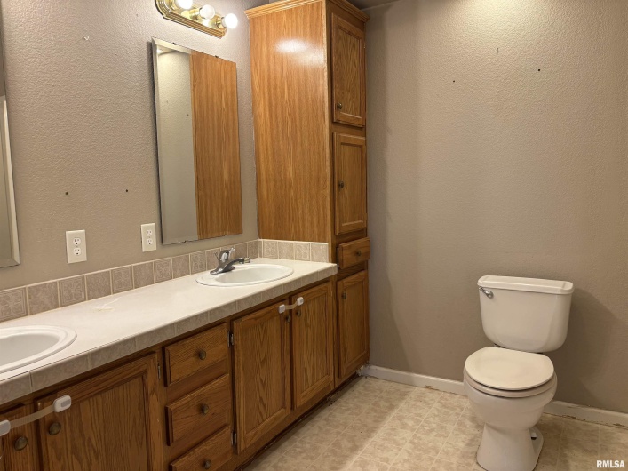 2545 Body Barn Road, Anna, Illinois 62906, 3 Bedrooms Bedrooms, 0 ,2 BathroomsBathrooms,Residential,For Sale,Body Barn,0,RMAEB459227