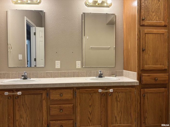 2545 Body Barn Road, Anna, Illinois 62906, 3 Bedrooms Bedrooms, 0 ,2 BathroomsBathrooms,Residential,For Sale,Body Barn,0,RMAEB459227