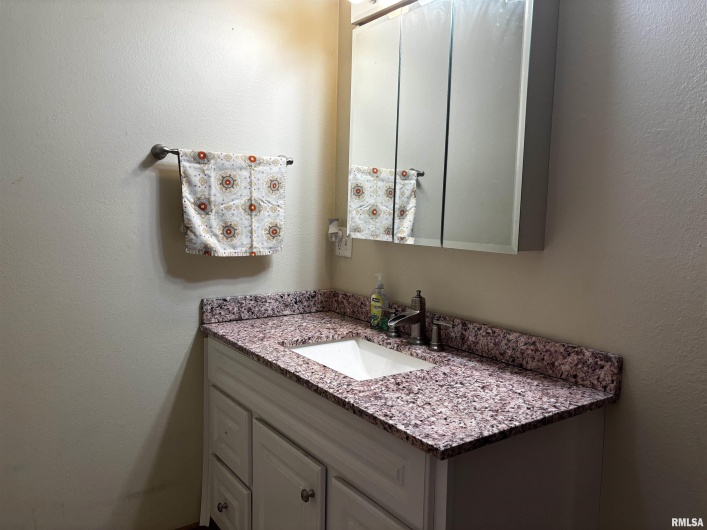 403 Shannon Avenue, Energy, Illinois 62933, 3 Bedrooms Bedrooms, 0 ,2 BathroomsBathrooms,Residential,For Sale,Shannon,0,RMAEB459229