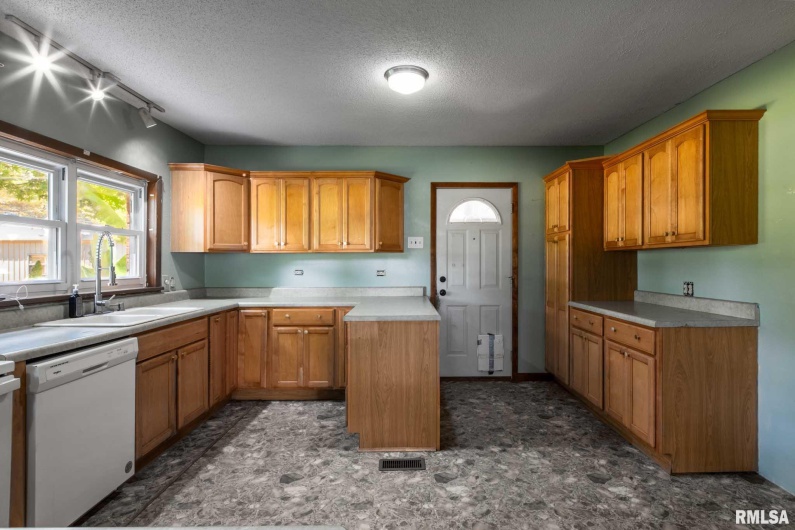 1205 Mayor Caliper Drive, Carterville, Illinois 62918, 3 Bedrooms Bedrooms, 0 ,2 BathroomsBathrooms,Residential,For Sale,Mayor Caliper,0,RMAQC4266291