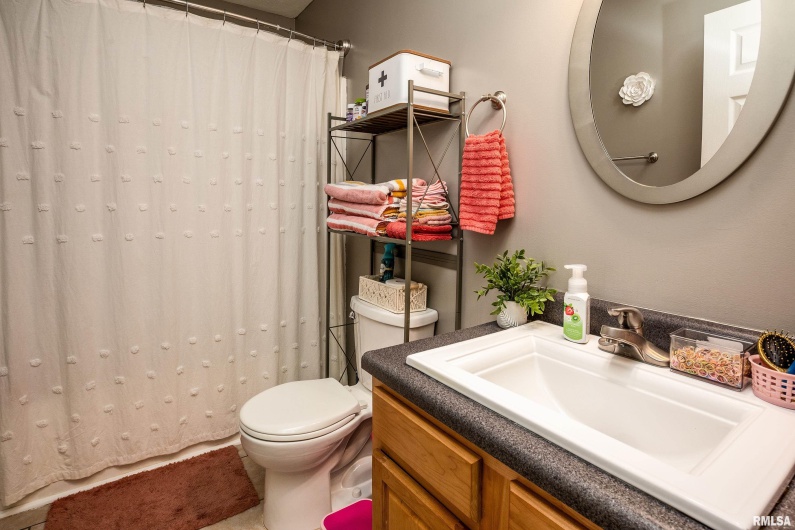 5627 RED FOX Drive, Carterville, Illinois 62918, 3 Bedrooms Bedrooms, 0 ,2 BathroomsBathrooms,Residential,For Sale,RED FOX,0,RMAEB459231