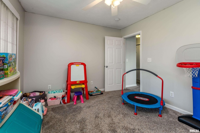 5627 RED FOX Drive, Carterville, Illinois 62918, 3 Bedrooms Bedrooms, 0 ,2 BathroomsBathrooms,Residential,For Sale,RED FOX,0,RMAEB459231